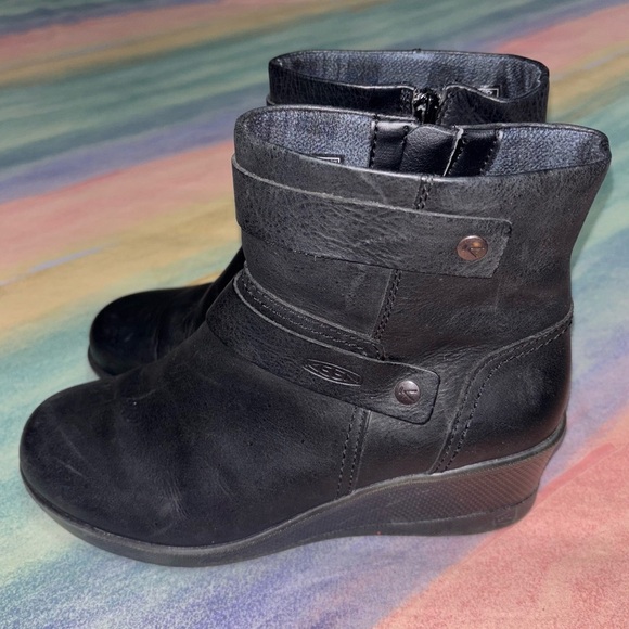 KEEN Women's Black Leather Side Zip Kate Wedge Ankle Boots Size 8 - Picture 1 of 10